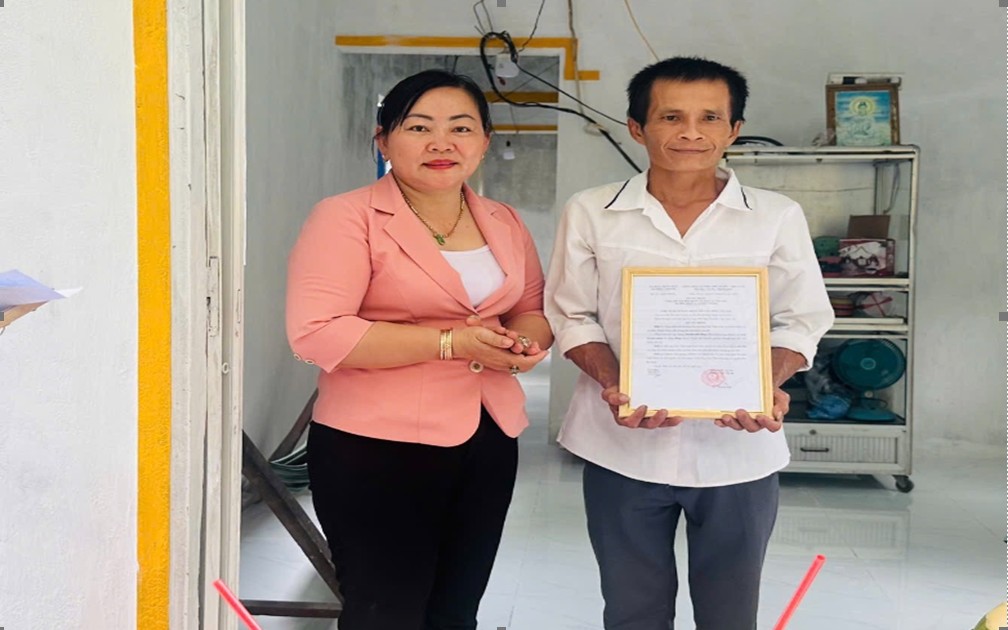 Ủy ban Mặt trân Tổ quốc Việt Nam xã và các đoàn thể chính trị xã hội làm tốt công tác vận động nhà địa đoàn kết cho hộ khó khăn trong xã Hiếu Thành.